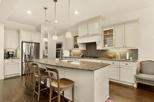 Building Photo - 1107 Devonshire Drive South