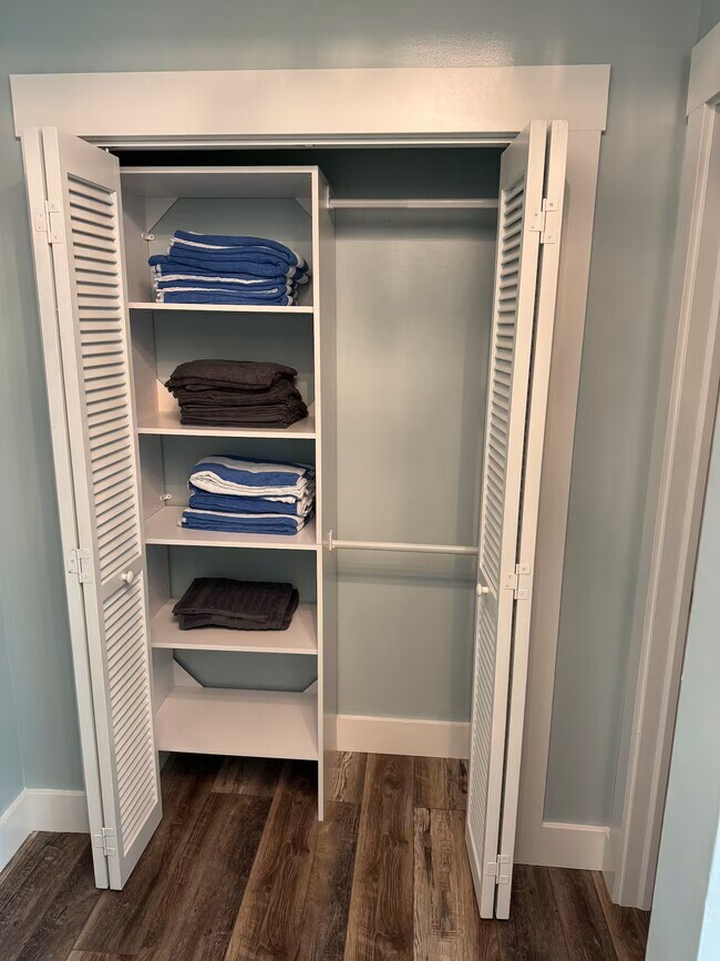 Building Photo - 3839 Sandstone Ct