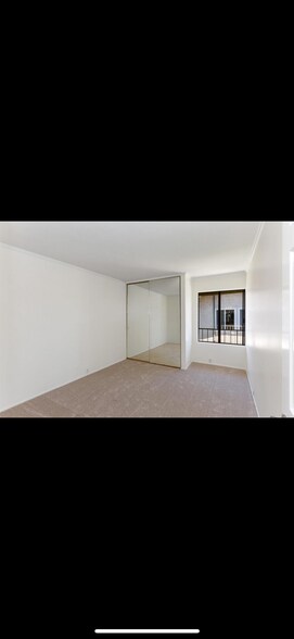 Building Photo - 9632 Caminito Tizona