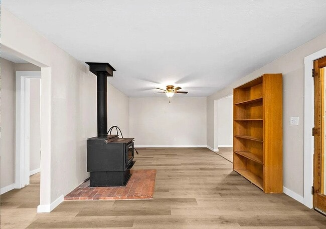 Building Photo - 2221 Curry Ln