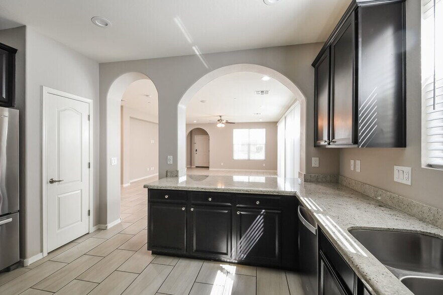 Building Photo - 12314 W Cactus Blossom Trail