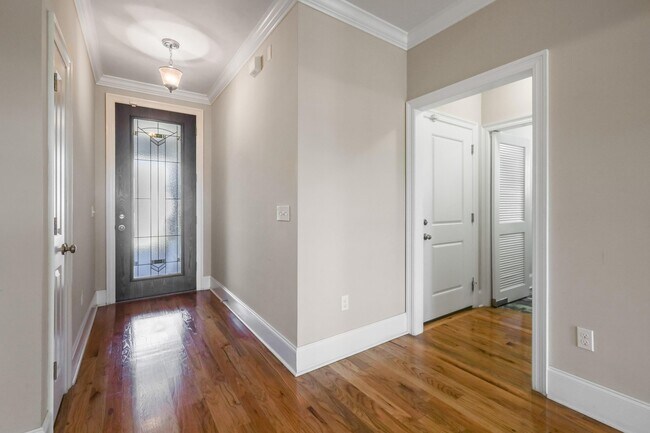 Building Photo - 2561 Lantana Ln