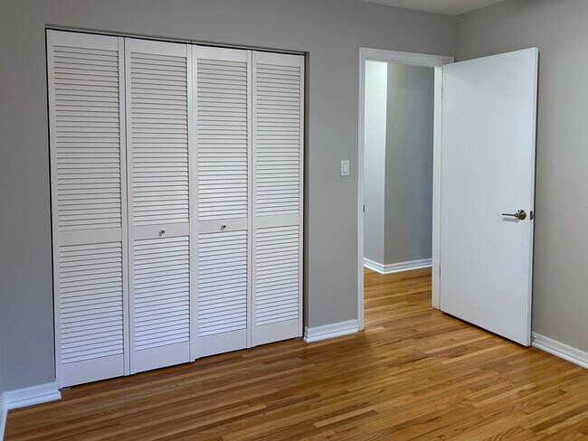 Building Photo - 2720 Dellwood Dr