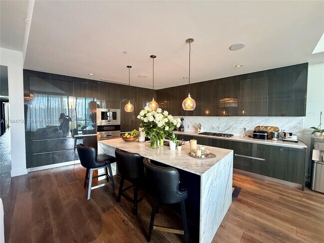 Building Photo - 3300 NE 188th St