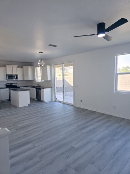 Building Photo - 5809 S 35th Pl