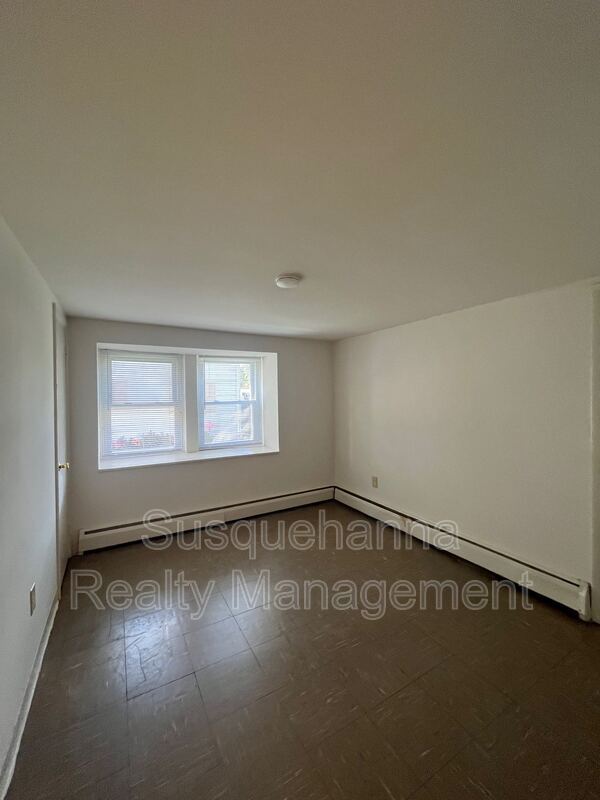 Building Photo - 1051 Henn Ave