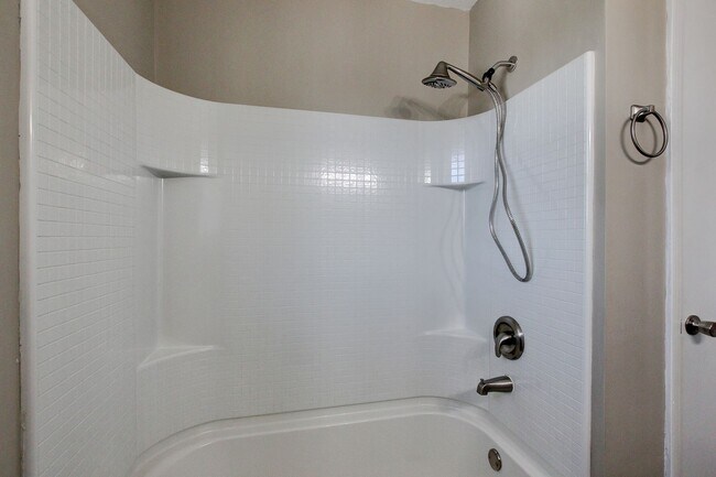 Building Photo - Four Bedroom with Bonus Room and a detache...