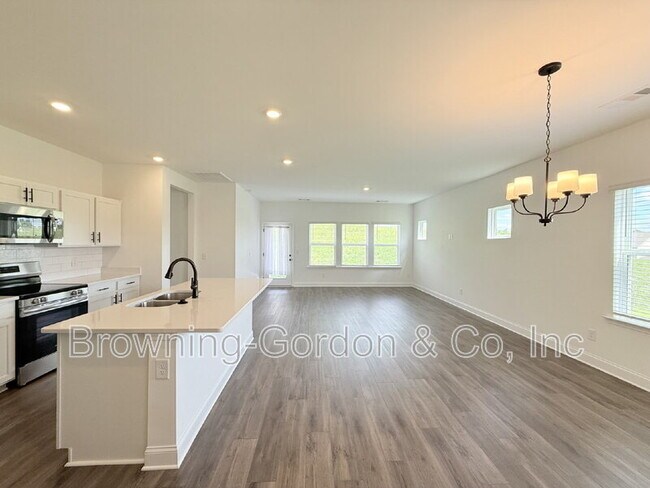 Building Photo - 312 Traywick Pl