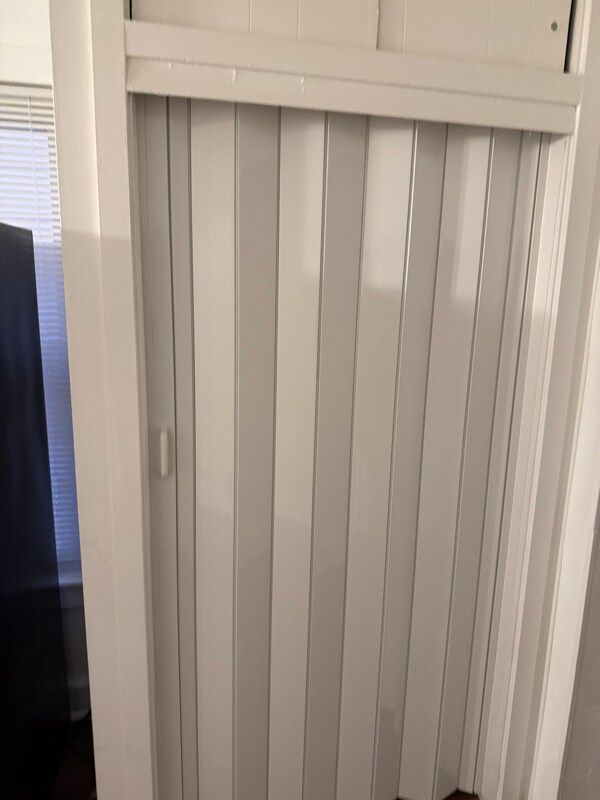 Building Photo - 526-14-1/2 S 14 1/2 St