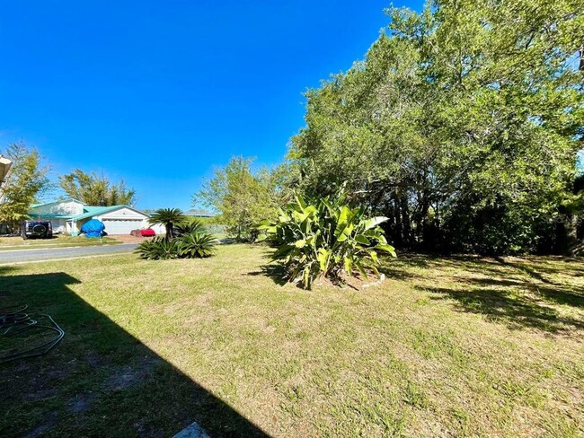 Building Photo - 2625 Narcissus Dr