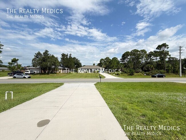 Building Photo - 2481 San Filippo Dr SE