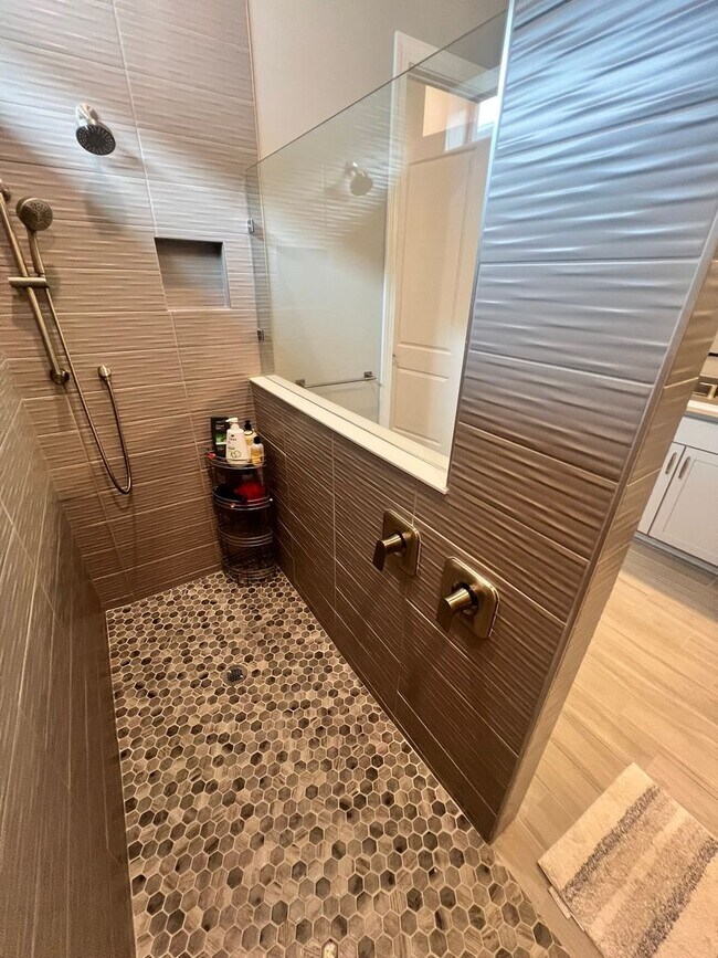 Building Photo - STUNNING LAKEFRONT 3 BEDROOM, 2.5 BATH HOM...