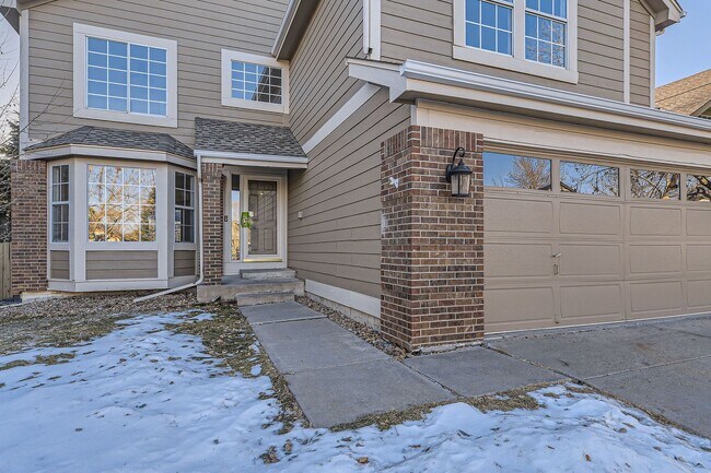 Building Photo - 4 bedroom, 2 1/2 bath home with attached 2...