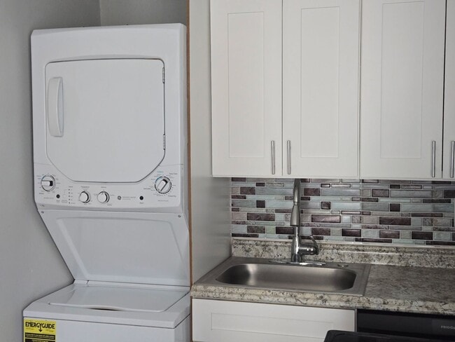 Building Photo - Cute 1 Bedroom Apartment In Eagle Lake