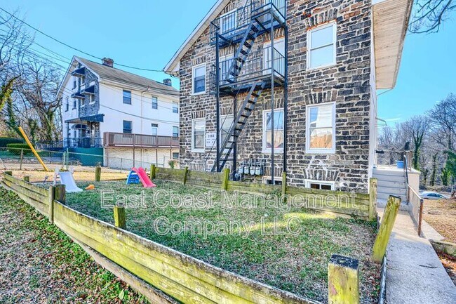 Building Photo - 2860 W Baltimore St