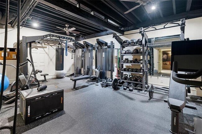 Building Photo - 5000 Long Island Dr