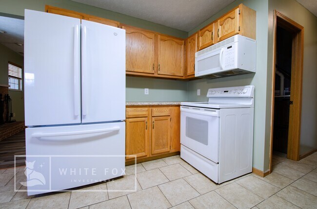 Building Photo - 5990 Fox Trace Ct