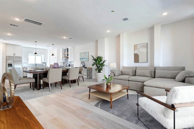 Building Photo - 5634 Dolores St