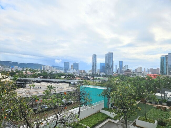 Building Photo - 909 Kapiolani Blvd