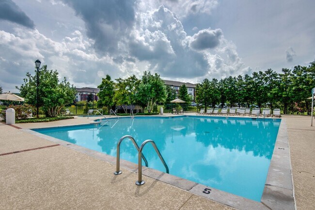 Building Photo - Awesome 2BE/2BA condo in Green Hills!