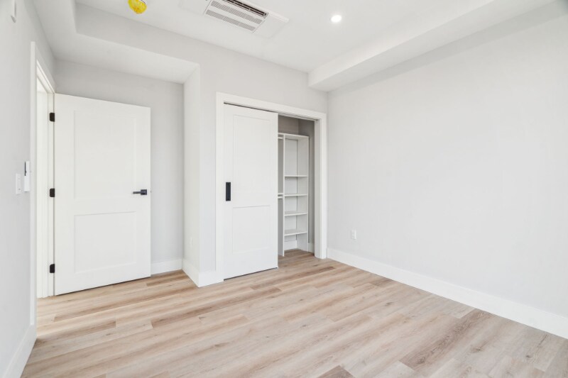 Building Photo - 3748 Lancaster Ave