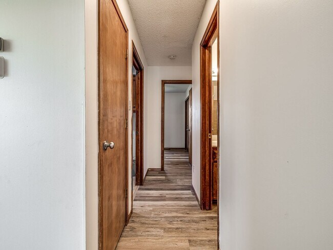 Building Photo - Charming home