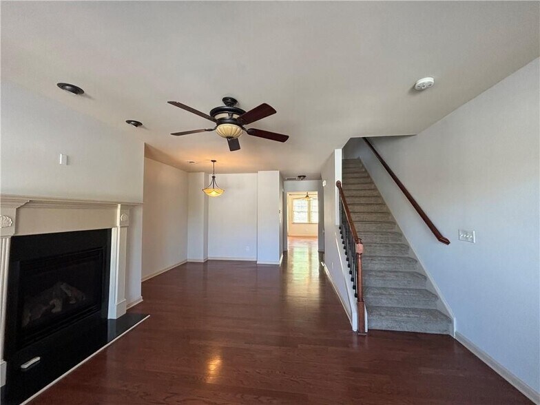 Building Photo - 800 Village Field Ct NW