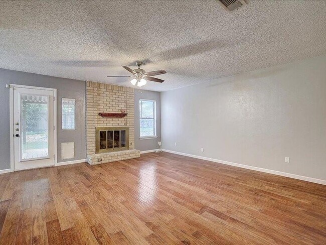 Building Photo - 10906 Meadgreen Ct