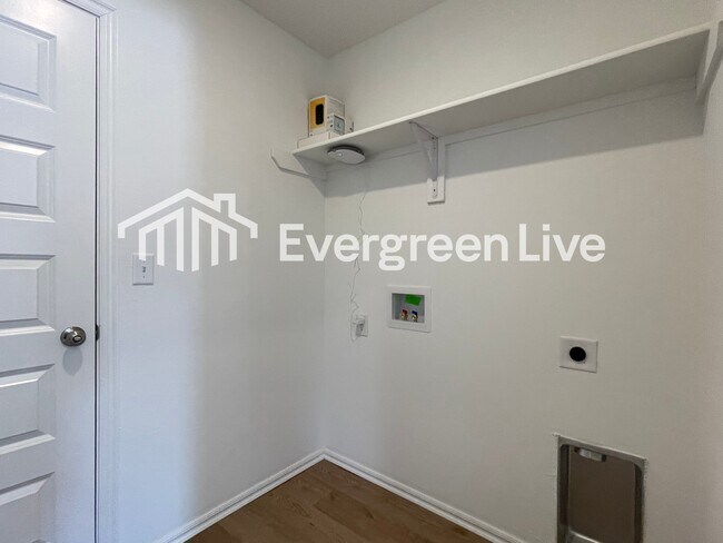 Building Photo - 10012 SW 38th St