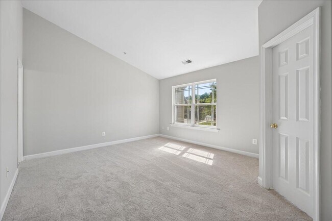 Building Photo - 1004 Collindale Ave