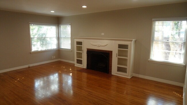 Building Photo - Old Towne Orange Single-Story 2BR, 1BA w/ ...
