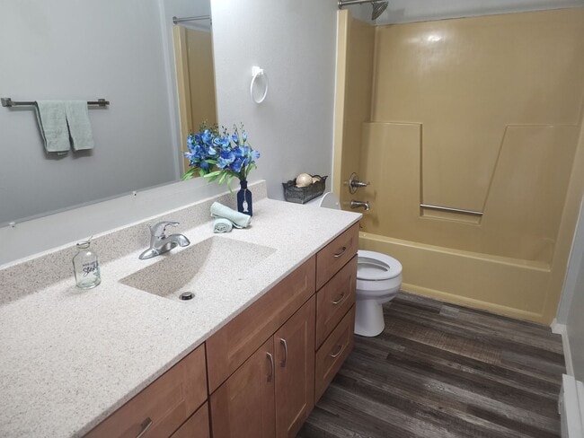 Building Photo - 692-694 Olson Ave