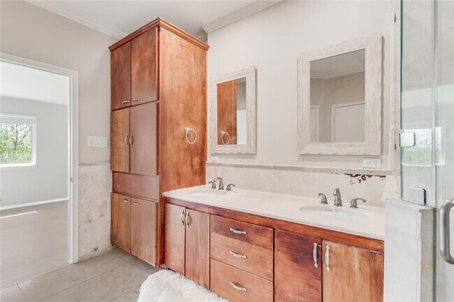 Building Photo - 5606 Sedgefield Dr