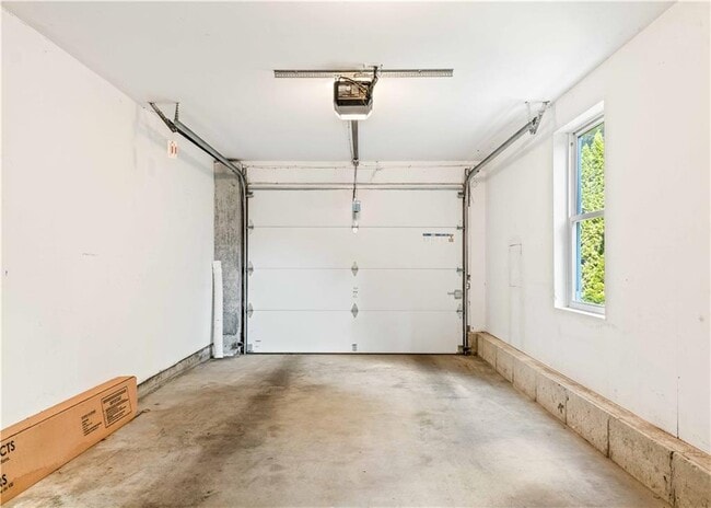 Building Photo - 24 Smith St