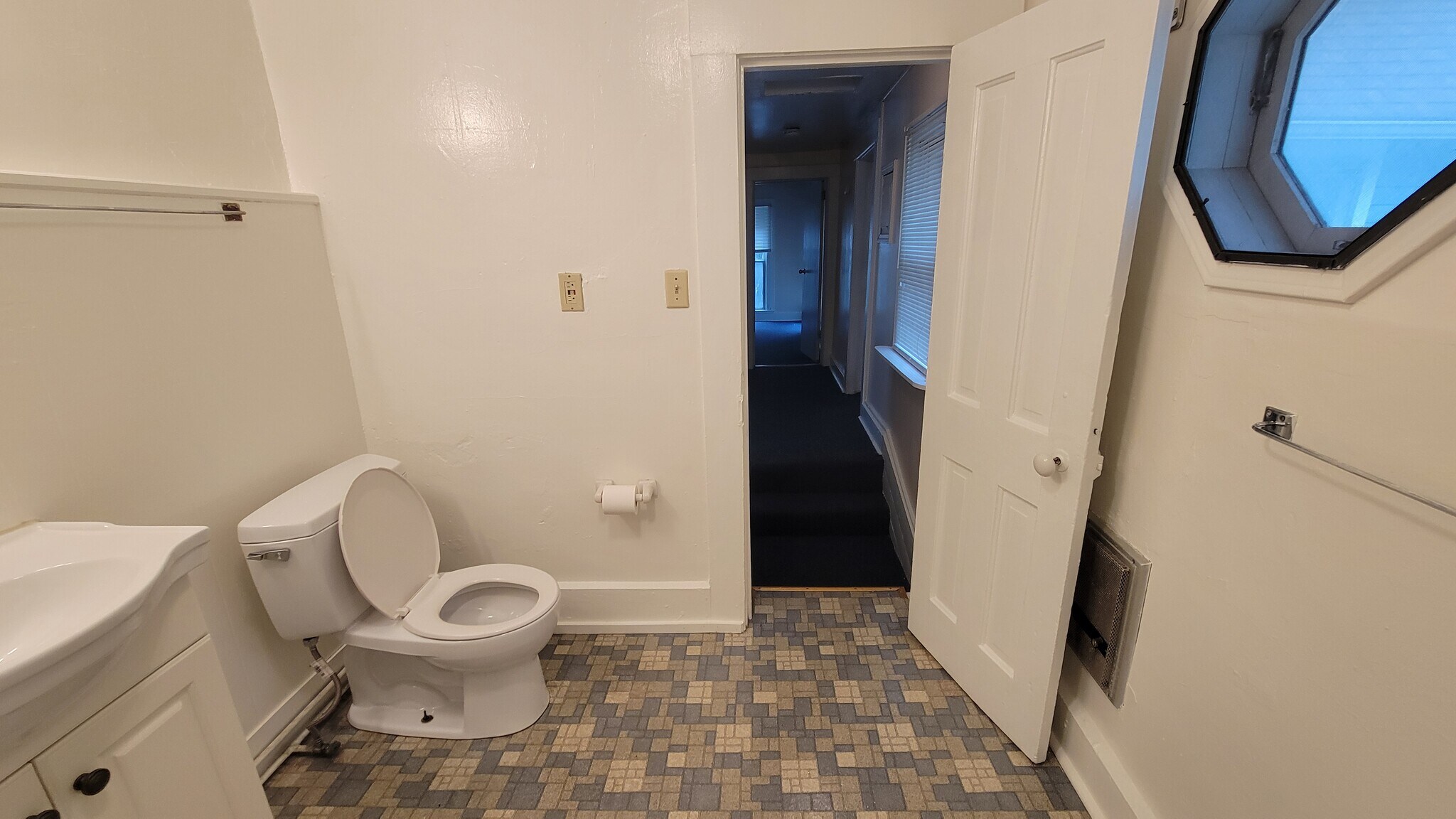 Building Photo - 1333 Connecticut St