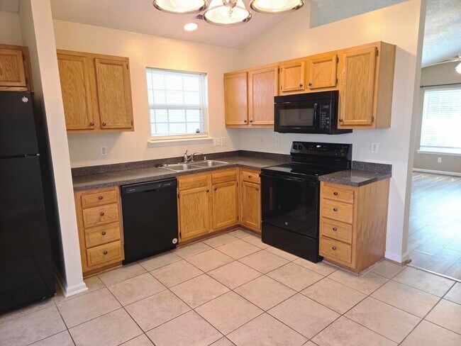Building Photo - 209 Lucille Dr