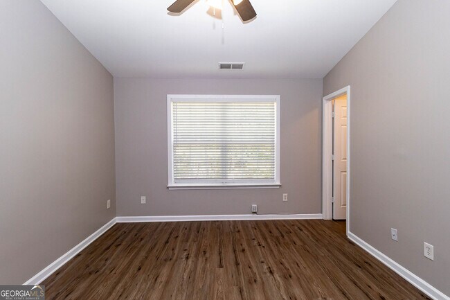 Building Photo - 745 Crestwell Cir