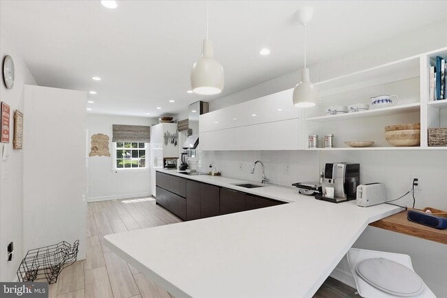 Building Photo - 3221 Coquelin Terrace