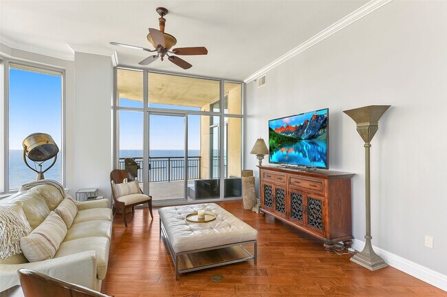 Building Photo - 801 E Beach Dr