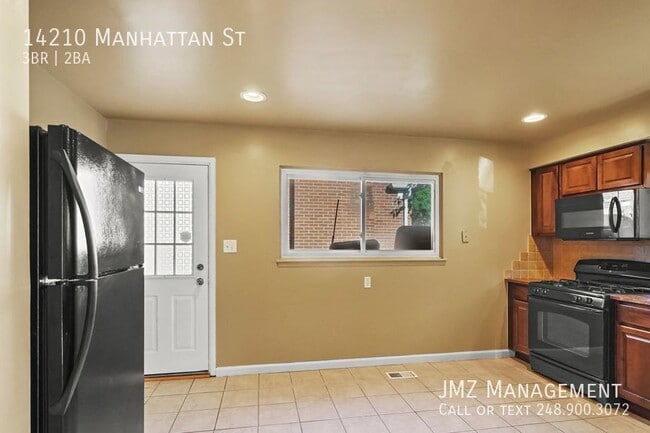 Building Photo - 14210 Manhattan St