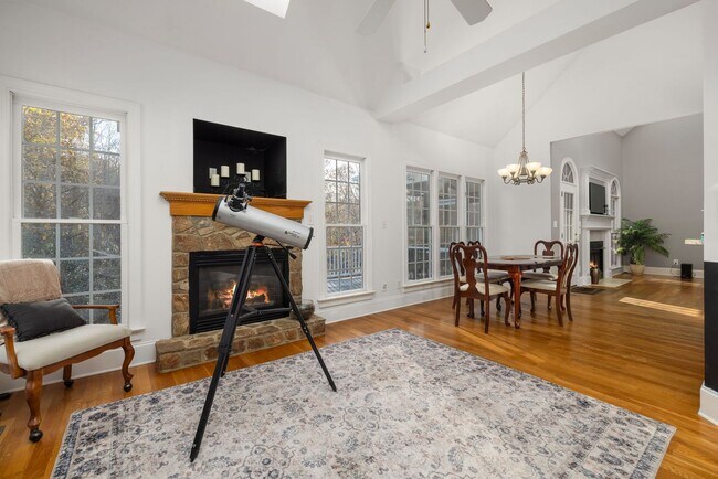 Building Photo - 4 Bed | 2.5 Bath House with Garage