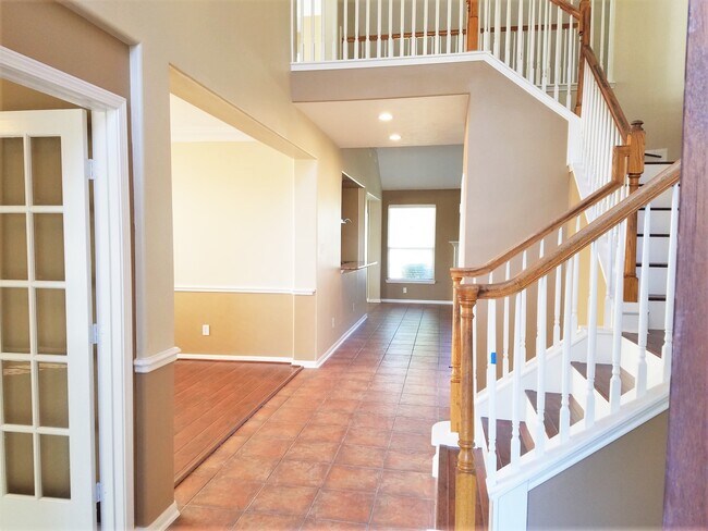 Building Photo - 2103 Blue Water Bay Dr