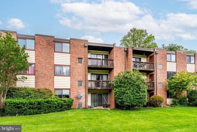 Building Photo - 10723 West Dr