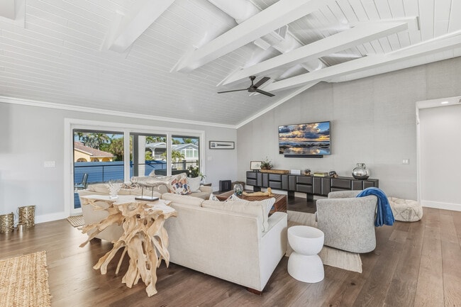 Building Photo - 165 1st St E