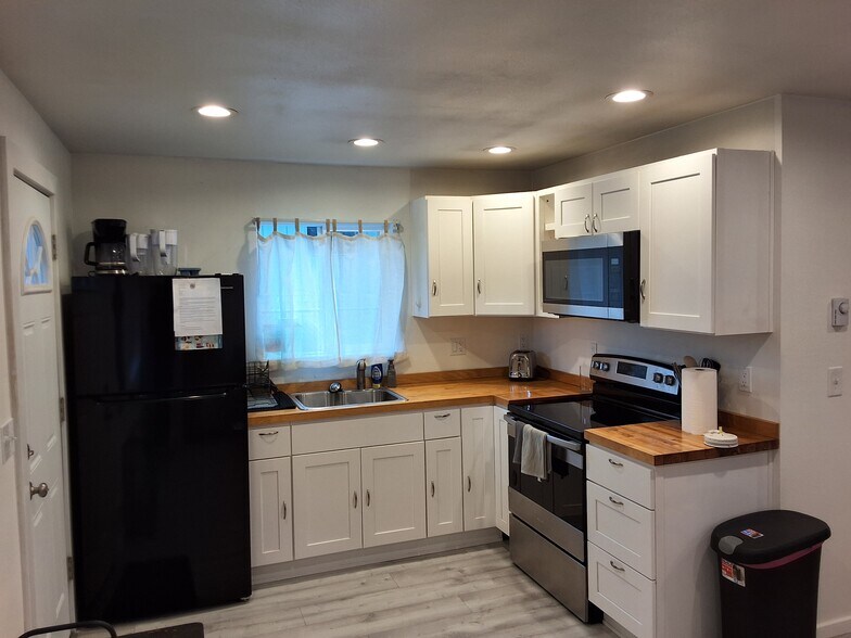 Building Photo - 720 S Southern St