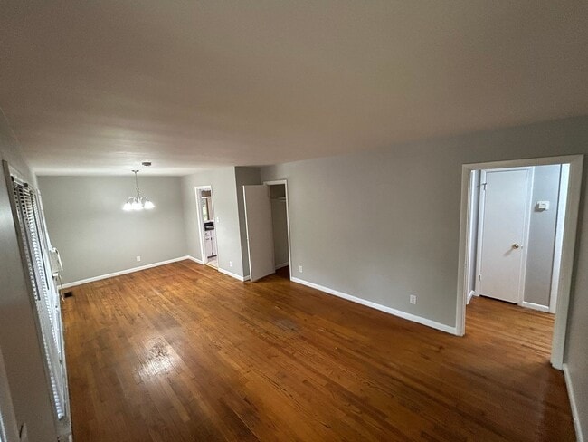 Building Photo - Charming 3BR Home with Bonus Den, Hardwood Floors & Fenced Backyard