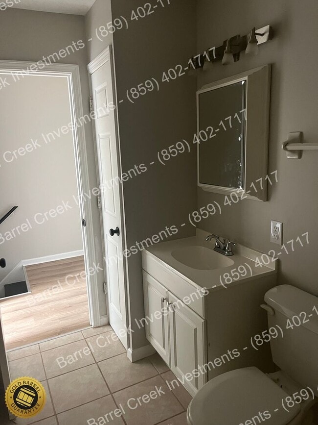 Building Photo - 2-Bed 1.5-Bath Townhome