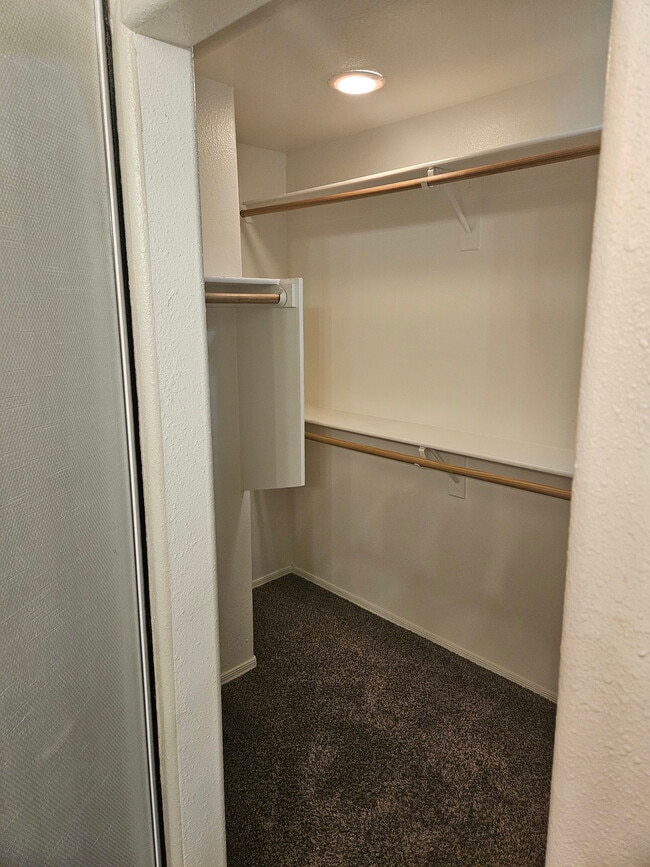 Building Photo - 7520 E Earll Dr