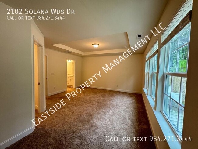 Building Photo - 2102 Solana Wds Dr