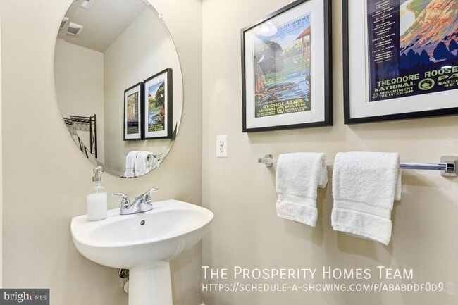 Building Photo - 9384 Rock Ripple Ln